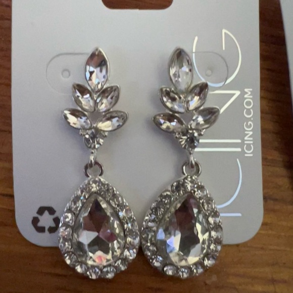 NWT Bridesmaid and Maid of Honor Earrings, Set of 8 - Picture 3 of 6